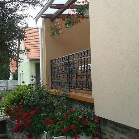 Marika Haus Hotel บุค ภายนอก รูปภาพ