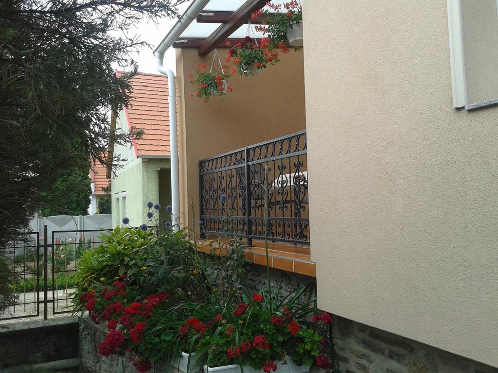 Marika Haus Hotel บุค ภายนอก รูปภาพ
