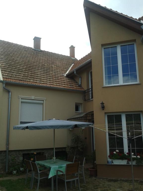 Marika Haus Hotel บุค ภายนอก รูปภาพ